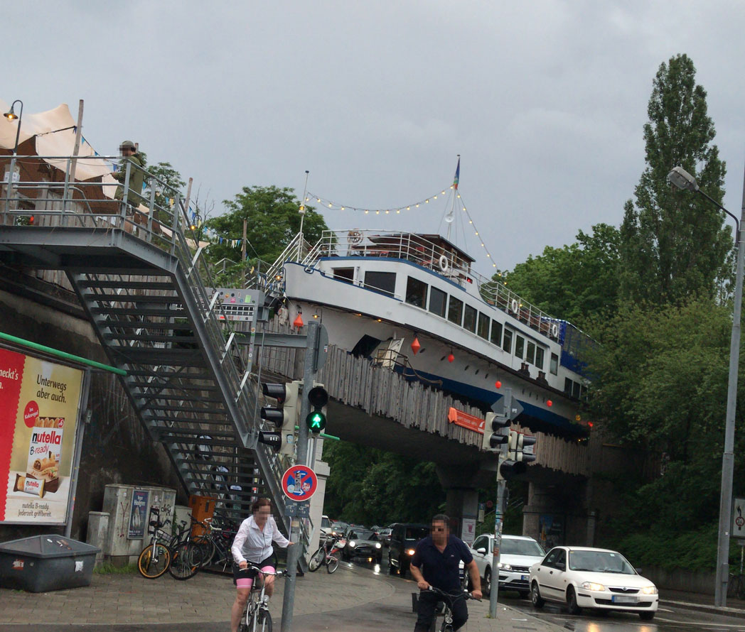 Alte Utting München: Spektakuläre Location - miserable Livebühne...